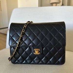CHANEL 2000-2001 Turnlock Half Flap Medium Black Lambskin